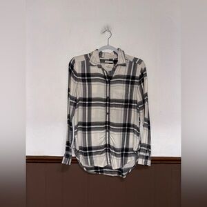 American Eagle | White Plaid Button-Up Longsleeve